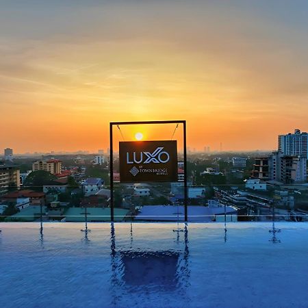 Hotel Luxo Kochi Esterno foto