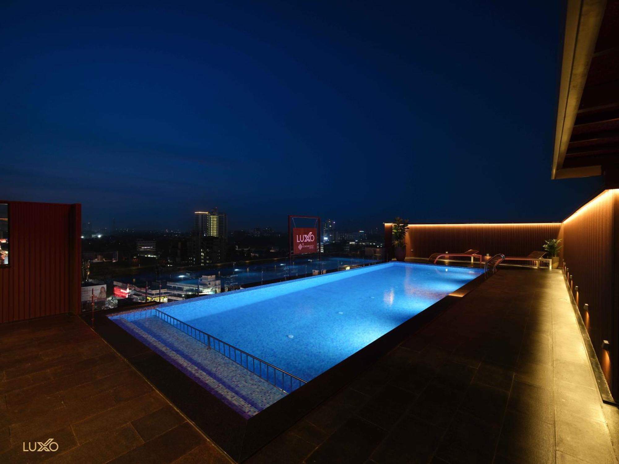 Hotel Luxo Kochi Esterno foto
