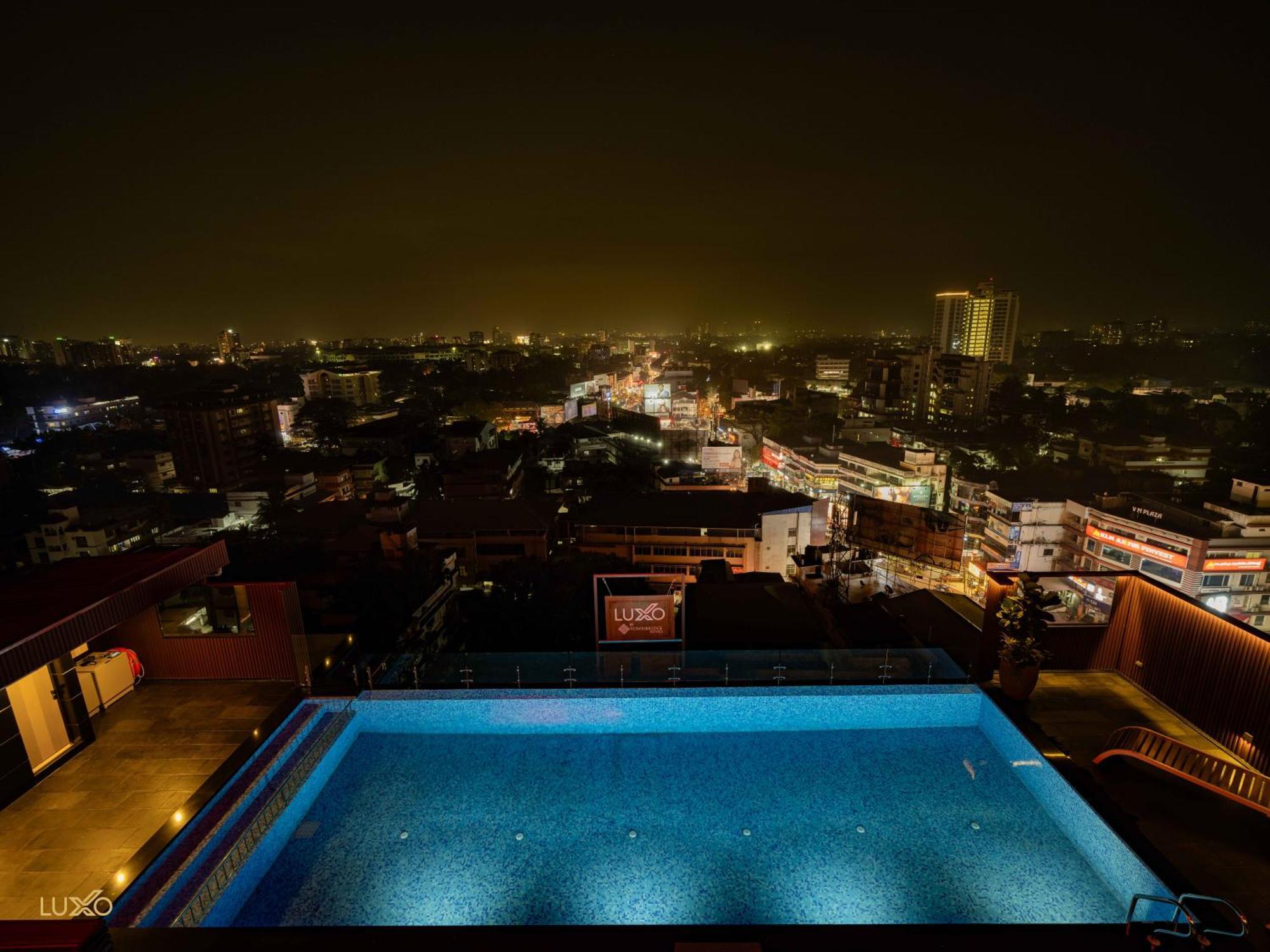 Hotel Luxo Kochi Esterno foto