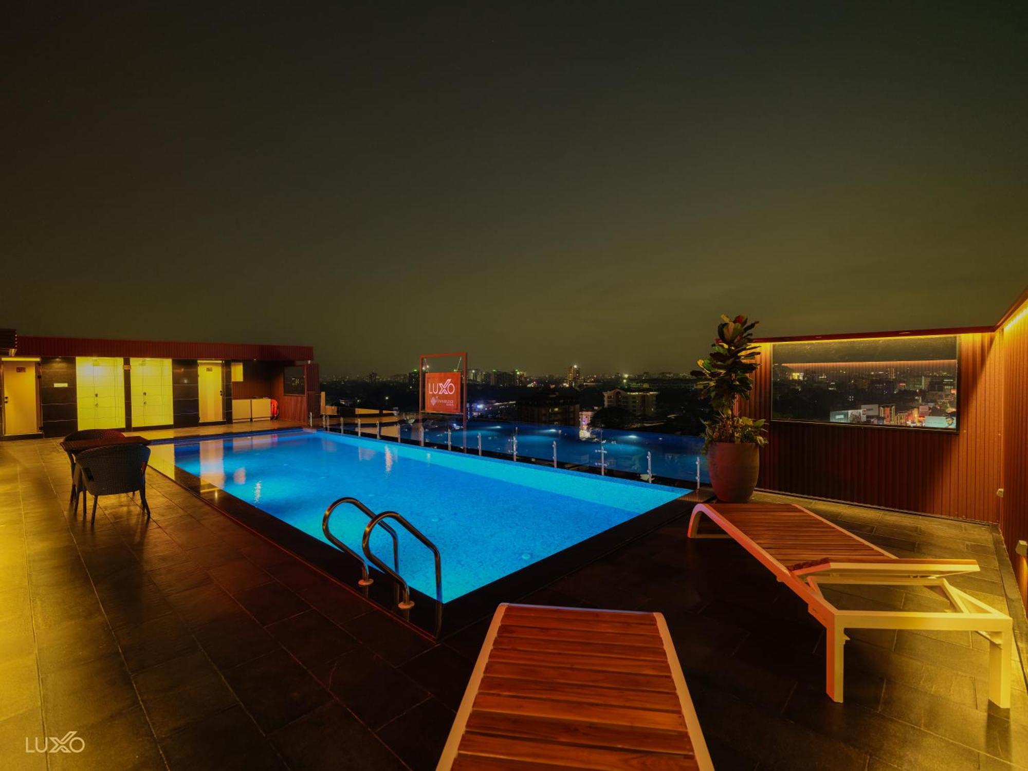 Hotel Luxo Kochi Esterno foto