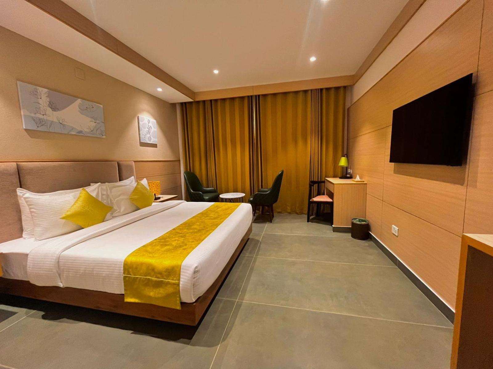 Hotel Luxo Kochi Esterno foto